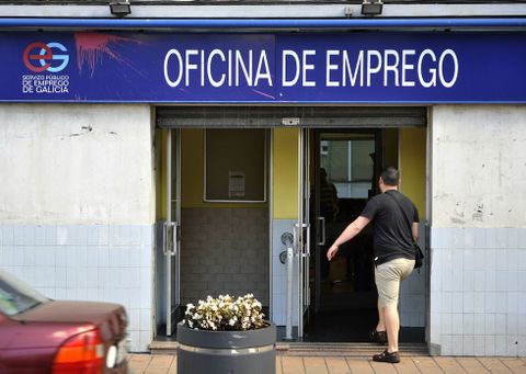La oficina principal del antiguo Inem en la comarca está en la avenida de Vigo.