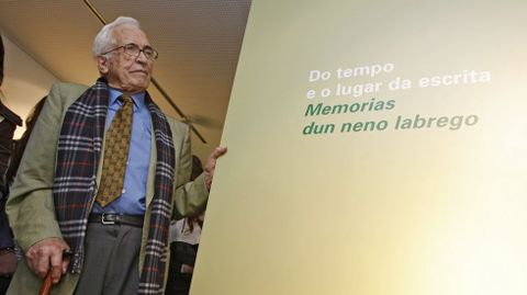 En la exposición Memorias dun neno labrego, en Ourense en el 2011