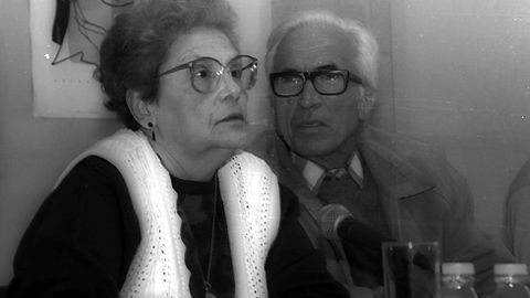 Con su mujer en una charla en los años 90