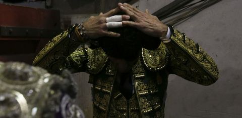 El diestro Juan José Padilla se ajusta la montera antes de hacer el paseíllo en la ferial del 2014, la última celebrada en A Coruña.
