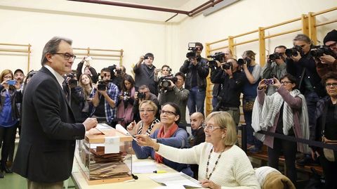 El presidente de la Generalitat en funciones y líder de CDC, Artur Mas, ha llamado a la participación en las elecciones generales y ha animado a votar en «plena consciencia» del momento «decisivo» en el que se encuentra Cataluña.