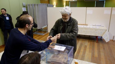 Beiras votando en Brión. 