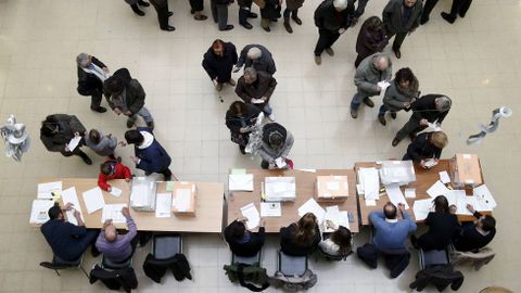 A las 14:00 horas. se ha registrado una participación de un 36,94 % en toda España, una cifra inferior en casi un punto a la que se registraba en la anterior jornada electoral del 2011
