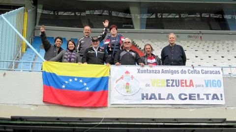 Algunos peñistas, en Balaídos en el 2012