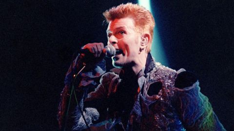 Actuación de David Bowie durante el Doctor Music Festival celebrado en 1996 en La Guingueta Daneu.