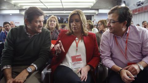 Susana Daz, entre el presidente de Asturias, Javier Fernndez (i) y el de Extremadura, Guillermo Fernndez Vara