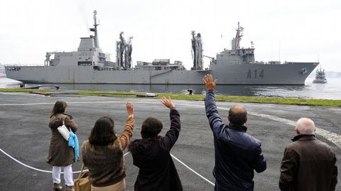 El «Patiño» zarpando de su base en Ferrol