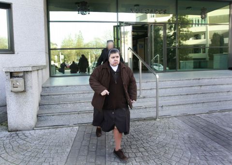 La exdirectora del Hogar Madre Encarnación, saliendo ayer de su declaración en el juzgado.