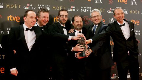 Integrantes del equipo que ha creado la cinta de animación «Atrapa la bandera», tras recibir el Goya a la Mejor película de animación