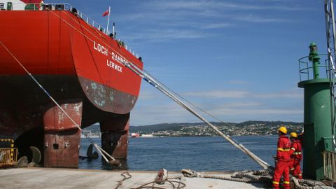 Operación con un mercante en el puerto de Ferrol