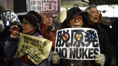 Manifestantes en Tokio en una protesta contra la reactivación nuclear.