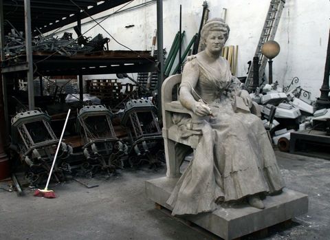 La estatua de Pardo Bazán, en los talleres municipales