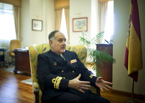 Pintos Pintos, en su despacho de trabajo en la base militar de A Graña.