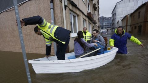 Más vecinos evacuados en Sada.