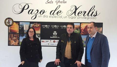 Daniel Cochón, de Frigoríficos de Bandeira ?centro?, con Adriana y Antonio Abelleiro, de Sala Gradín.
