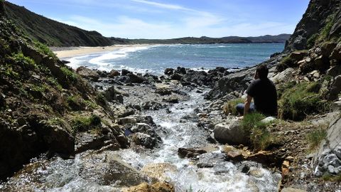 Una división natural. La playa de Ponzos. Cuando se realizó el deslinde entre ambos municipios se estableció el río que desemboca en la playa de Ponzos como frontera natural.