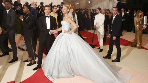 La actria Claire Daines y Hugh Dancey.