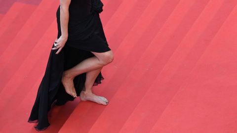 Julia Roberts, descalza en la alfombra roja, fue una de las imgenes de la jornada en Cannes. 