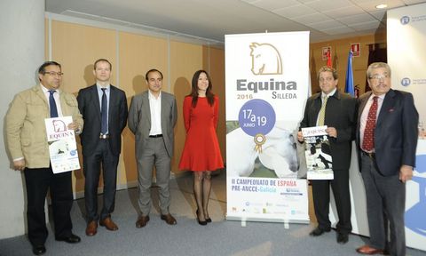 Representantes de la asociación, del Concello y de la Semana Verde presentaron ayer Equina.
