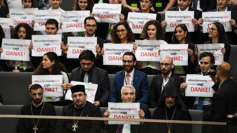 Armenios en la tribuna del Bundestag agradecen a los parlamentarios alemanes la resolucin