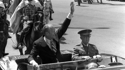 31 de mayo de 1975. El republicano Gerald R. Ford y Franco fueron en el histórico Rolls Royce blindado desde Barajas hasta Madrid