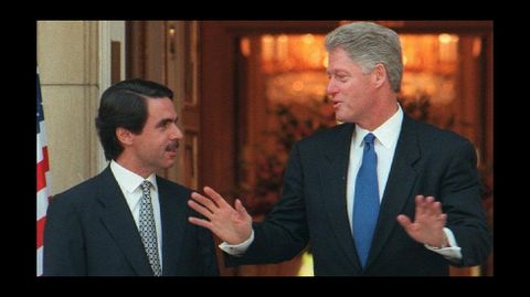 1995 y 1997. Bill Clinton asistió en 1995 en Madrid a la Cumbre de la UE. Dos años después participó en la Cumbre de la OTAN y visitó Palma de Mallorca y Granada