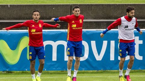 Aduriz, entre Thiago y Cesc