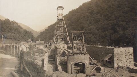 Trabajos de profundización del pozo Santa Bárbara en La Rebaldana, (1916)