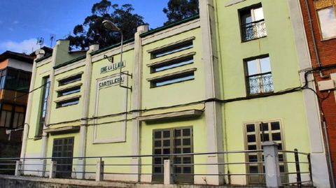 Antiguo edificio de los cines La Llama, también en Mieres (La Casona)