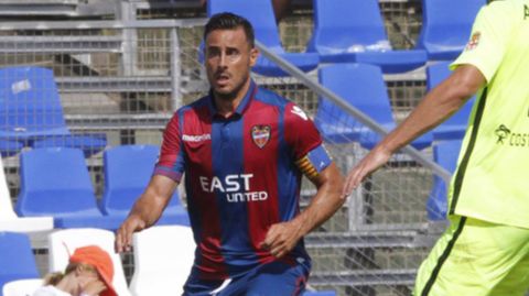 As ha sido la cuarta jornada de la Liga1|2|3.Pedro Lpez, capitn del Levante, conduce el baln