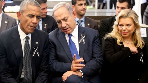 El primer ministro israelí, Benjamin Netanyahu habla con su homólogo estadounidense, Barack Obama