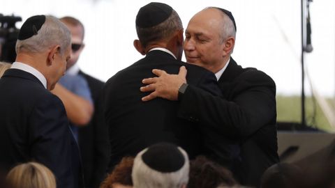 Obama da el pésame a Chemi Peres