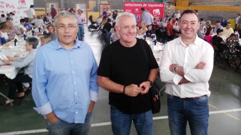 Manuel González Orviz, coordinador general de IU Asturias, Cayo Lara, y el alcalde de Grado, José Luis Trabanco.Manuel González Orviz, coordinador general de IU Asturias, Cayo Lara, y el alcalde de Grado, José Luis Trabanco
