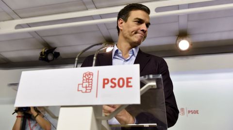 Pedro Snchez, anunciando su dimisin como secretario general del PSOE. 