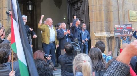 Los nueve del Jovellanos, a las puertas del Tribunal Superior de Justicia de Asturias