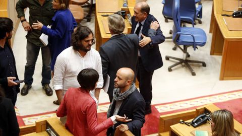 Luís Villares (En Marea) departe con Ana Pontón (BNG) en presencia de Antón Sánchez