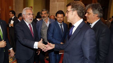 Santalices saluda a Feijoo y a Pedro Puy, que seguirá como portavoz del PP