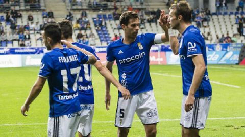 Los jugadores celebran el primer tanto del Oviedo ante el Tenerife