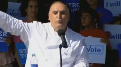 José Andrés, en un mitin de Hillary Clinton en Florida