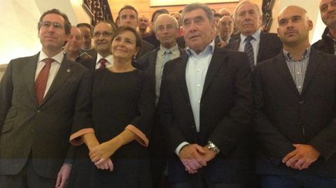 Merckx, entre Moriyón y Martínez Salvador, con Couto a la izquierda, en Gijón