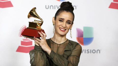 Mejor Álbum Pop/Rock: «Algo Sucede», Julieta Venegas