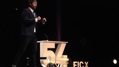 Toni Garrido, en un expresivo momento de su presentacin del FICX54