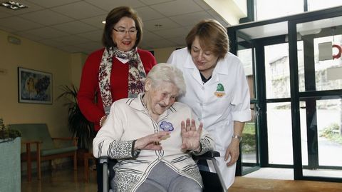 Claudina Bouza tiene 102 años y vive en la residencia de Covelo. Sus sobrina es su familiar más cercano y quien la vista con frecuencia.