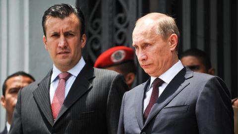 Tareck El Aissami, nuevo hombre fuerte del Gobierno de Maduro, con Putin en el 2010