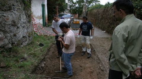 No 2005 realízaronse unhas catas arqueolóxicas previas ás obras de rehabilitación da rúa Falagueira. Neste lugar apareceron as primeiras mostras de cerámica castrexa encontradas no monte de San Vicente