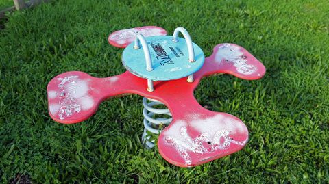 Chequeo parque infantil, zona recreativa de Batalla, en Xuño
