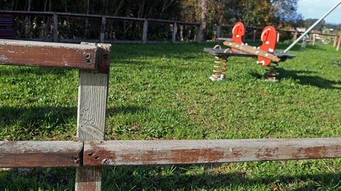 Chequeo parque infantil, zona recreativa de Batalla, en Xuño