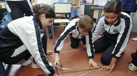 Los mayores, aunque siguen el modelo tradicional, también aprenden matemáticas a través de la experiencia