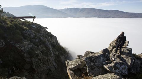 VISTA DE LA NIEBLA QUE CUBRE EL CAÑ?ÓN DEL SIL DESDE EL MIRADOR DE A CIVIDADE, EN SOBER