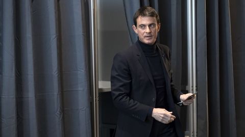 Manuel Valls, votando en Evry